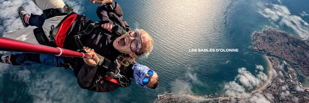 Saut en parachute avec vue sur l'océan